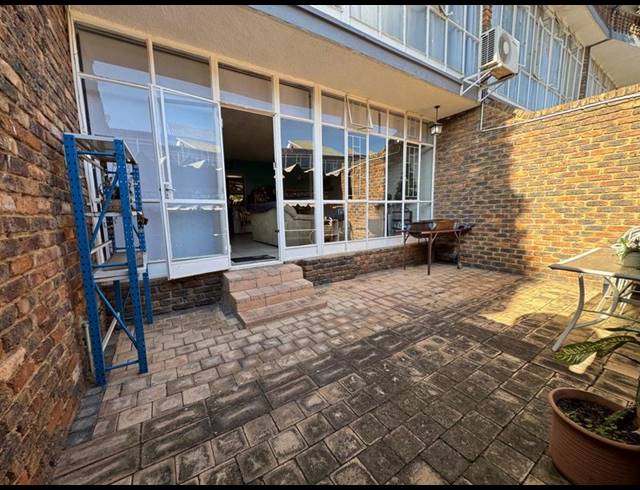 3 BEDROOM TOWNHOUSE FOR SALE IN LYTTELTON MANOR